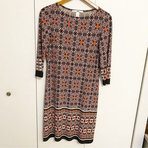 Wisp knee length dress. Three-quarter sleeves. Polyester, spandex blend. Sz 8
